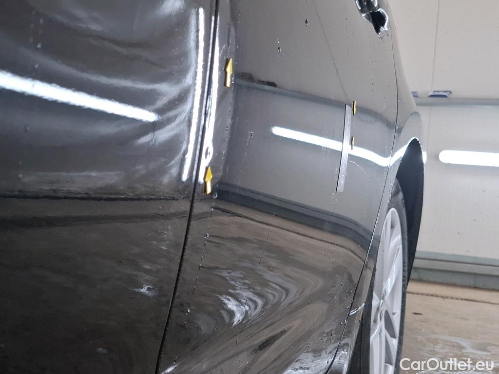  Toyota  Corolla TOYOTA  / 2018 / 5P / Berline Hybride 122h Dynamic Business Stage Acad #35