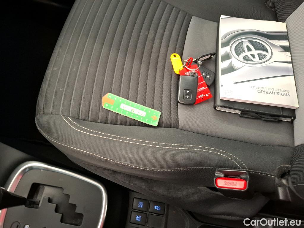  Toyota  Yaris TOYOTA  Hybride / 2017 / 5P / Berline 1.5 VVT-I HYBRID France Business #17