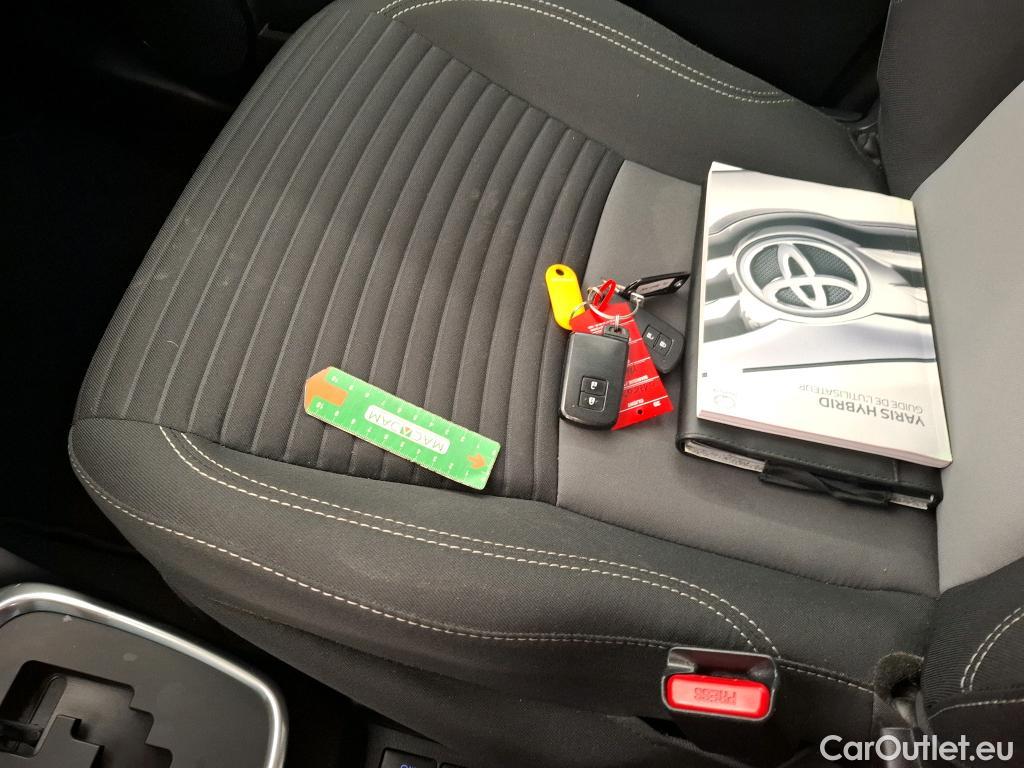  Toyota  Yaris TOYOTA  Hybride / 2017 / 5P / Berline 1.5 VVT-I HYBRID France Business #16