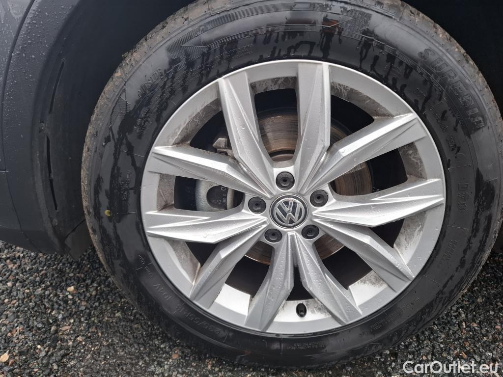  Volkswagen  Tiguan VOLKSWAGEN  / 2016 / 5P / SUV 1.5 TSI 150 EVO DSG7 Carat #5