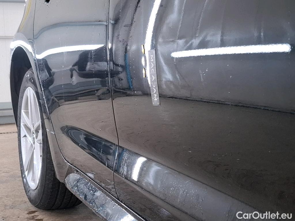  Toyota  Corolla TOYOTA  / 2018 / 5P / Berline Hybride 122h Dynamic Business Stage Acad #40