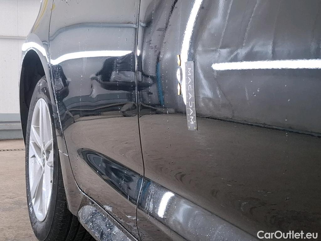  Toyota  Corolla TOYOTA  / 2018 / 5P / Berline Hybride 122h Dynamic Business Stage Acad #42