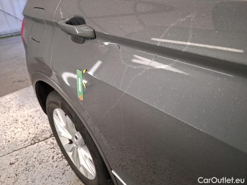  Volkswagen  Tiguan VOLKSWAGEN  / 2016 / 5P / SUV 1.5 TSI 150 EVO DSG7 Carat #9