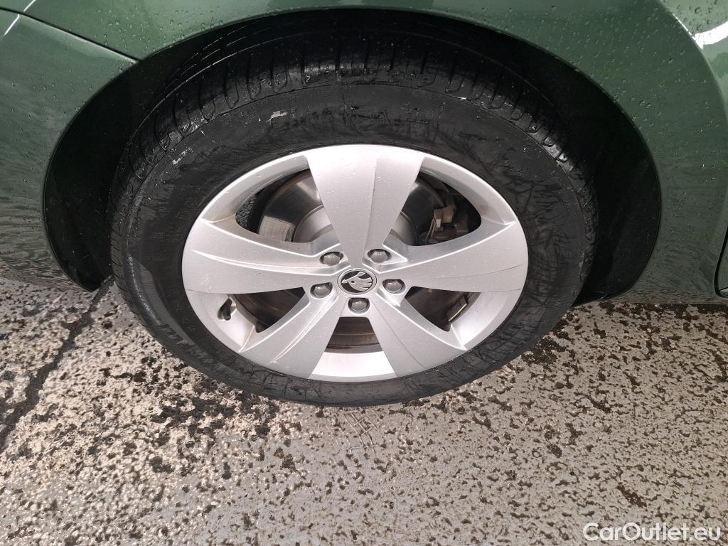  Skoda  Superb SKODA  Combi / 2019 / 5P / Break 1.4 TSI PHEV 218ch DSG6 Business #16