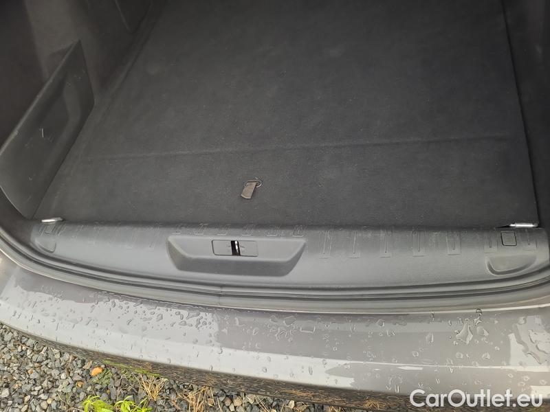  Peugeot  308  II (2013)  SW 1.5 BHDi 130 ALL.P Aut #12