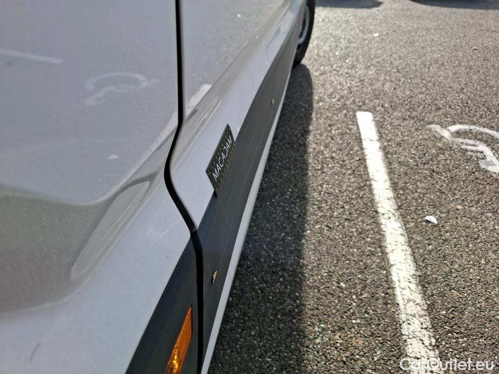  Volkswagen  Crafter  Fourgon Fourgon 35 mittlerer Radstand mit Hochdach FWD 2.0 140CV BVM6 #13