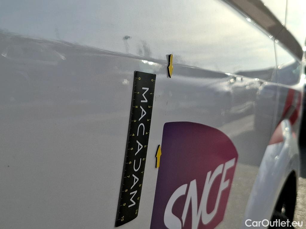  Volkswagen  Crafter  Fourgon Fourgon 35 mittlerer Radstand mit Hochdach FWD 2.0 140CV BVM6 #18