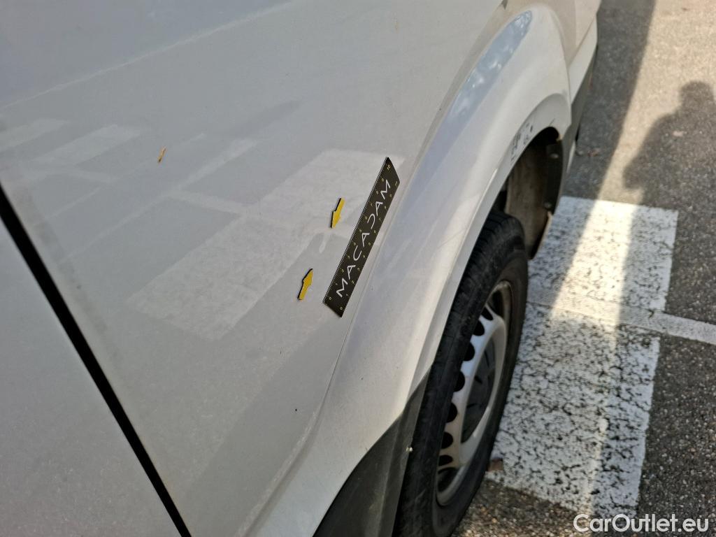  Volkswagen  Crafter  Fourgon Fourgon 35 mittlerer Radstand mit Hochdach FWD 2.0 140CV BVM6 #3