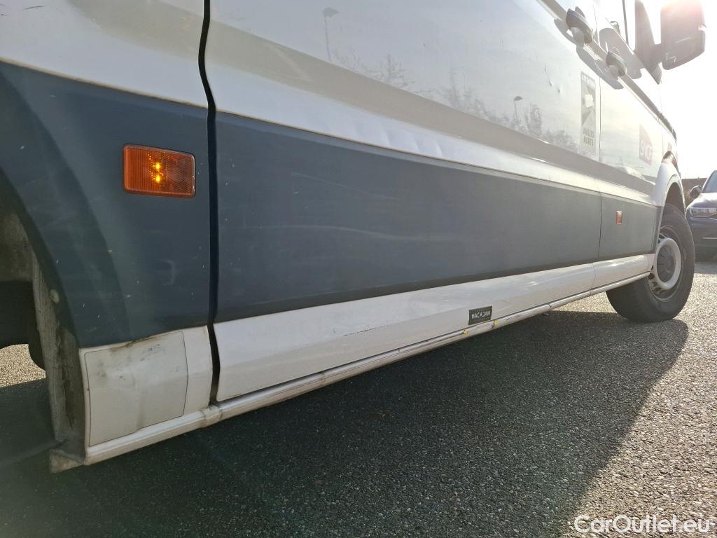  Volkswagen  Crafter  Fourgon Fourgon 35 mittlerer Radstand mit Hochdach FWD 2.0 140CV BVM6 #10