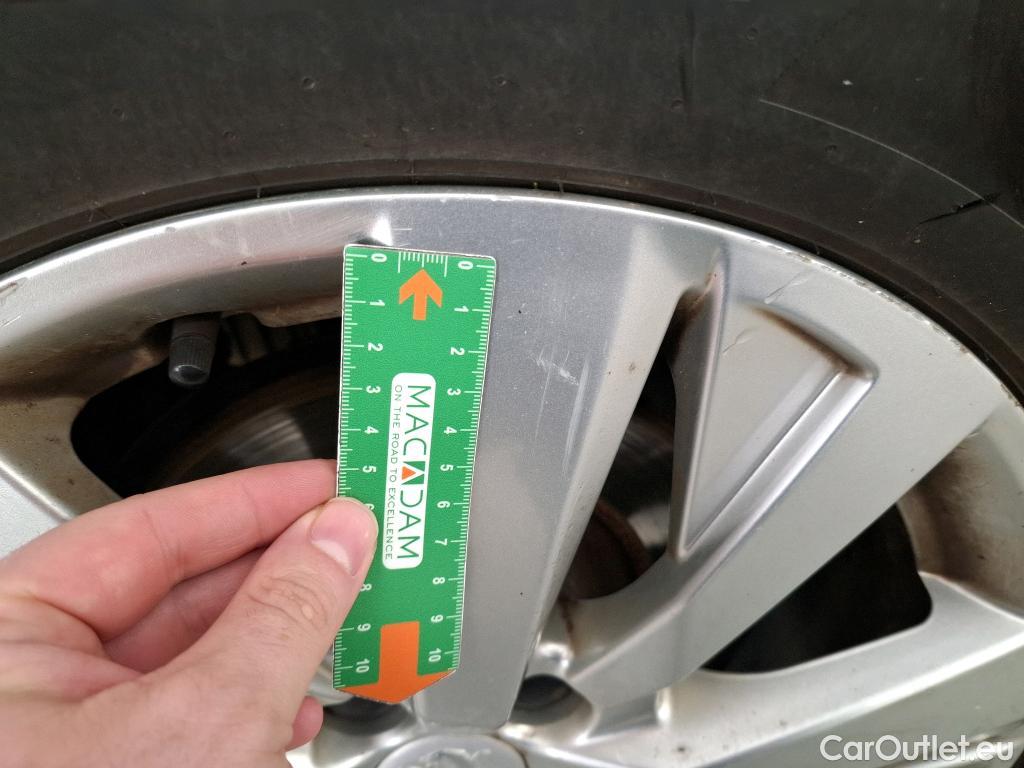  Peugeot  3008  Active Pack 1.5 HDi 130CV BVA8 E6d #9