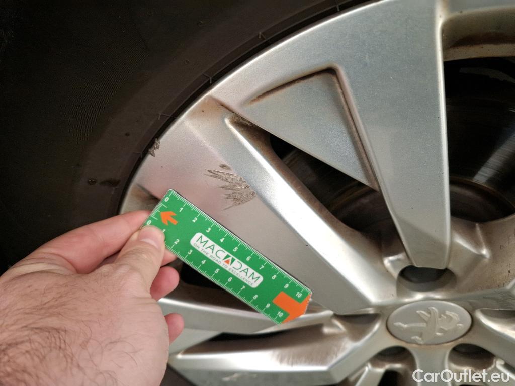  Peugeot  3008  Active Pack 1.5 HDi 130CV BVA8 E6d #16