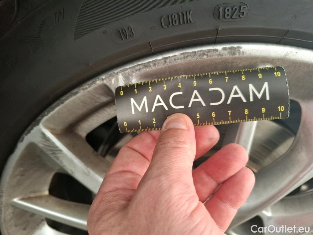  Bmw  Serie 1 BMW Série 1 / 2019 / 5P / Berline 1.5 116D DKG7 Business Design #32