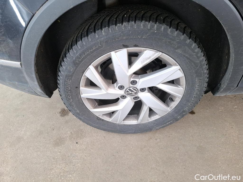  Volkswagen  Tiguan VOLKSWAGEN  / 2020 / 5P / SUV 2.0 TDI 150 DSG7 Elegance Exclusive #16