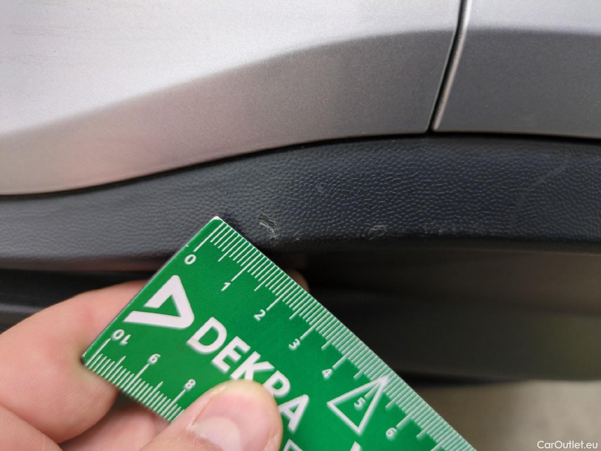  Volkswagen  Golf  VOLKSWAGEN / 2020 / 5P / Berline 2.0 TDI SCR 115 DSG7 Life Busi #28