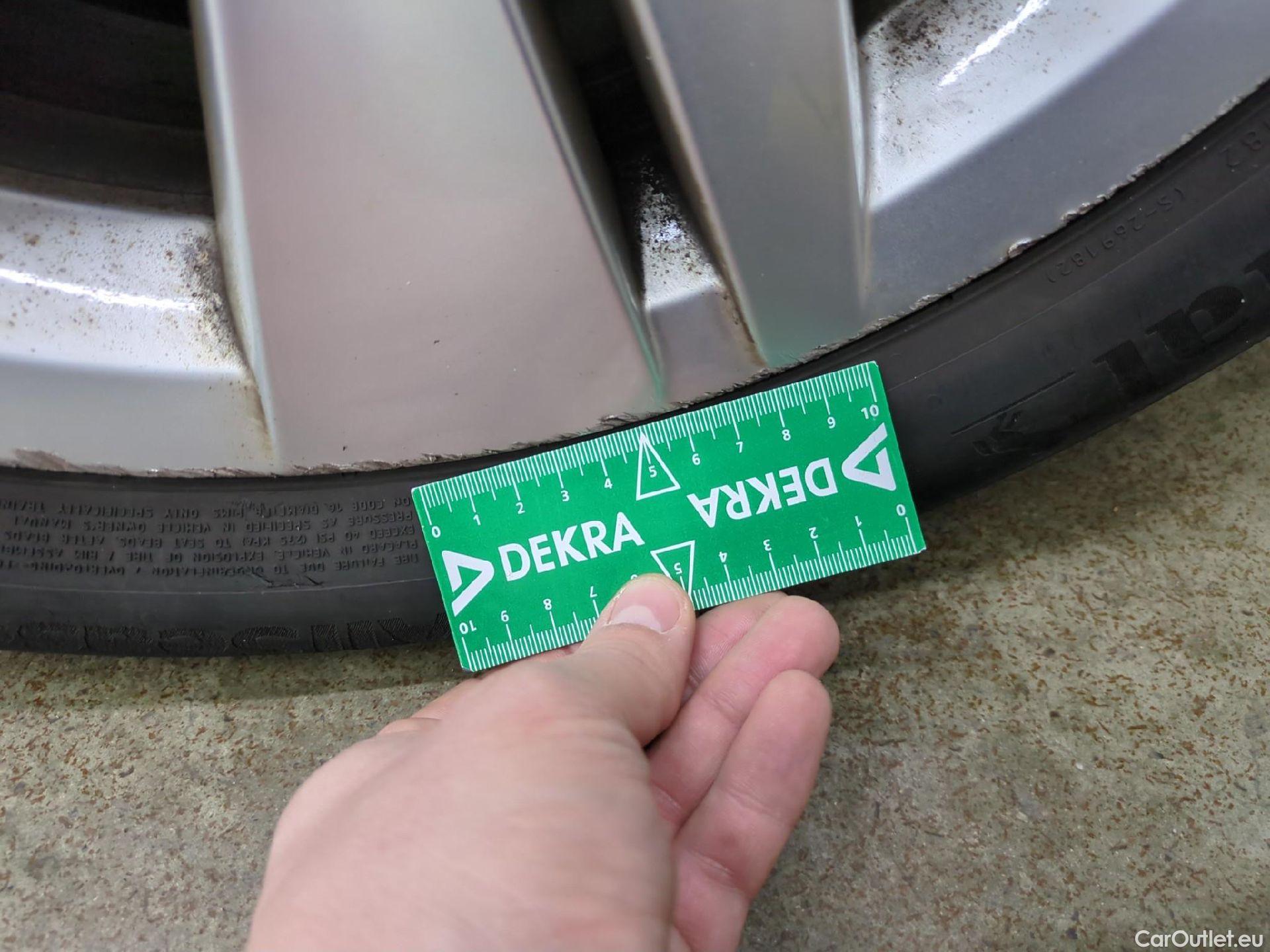  Volkswagen  Golf  VOLKSWAGEN / 2020 / 5P / Berline 2.0 TDI SCR 115 DSG7 Life Busi #8