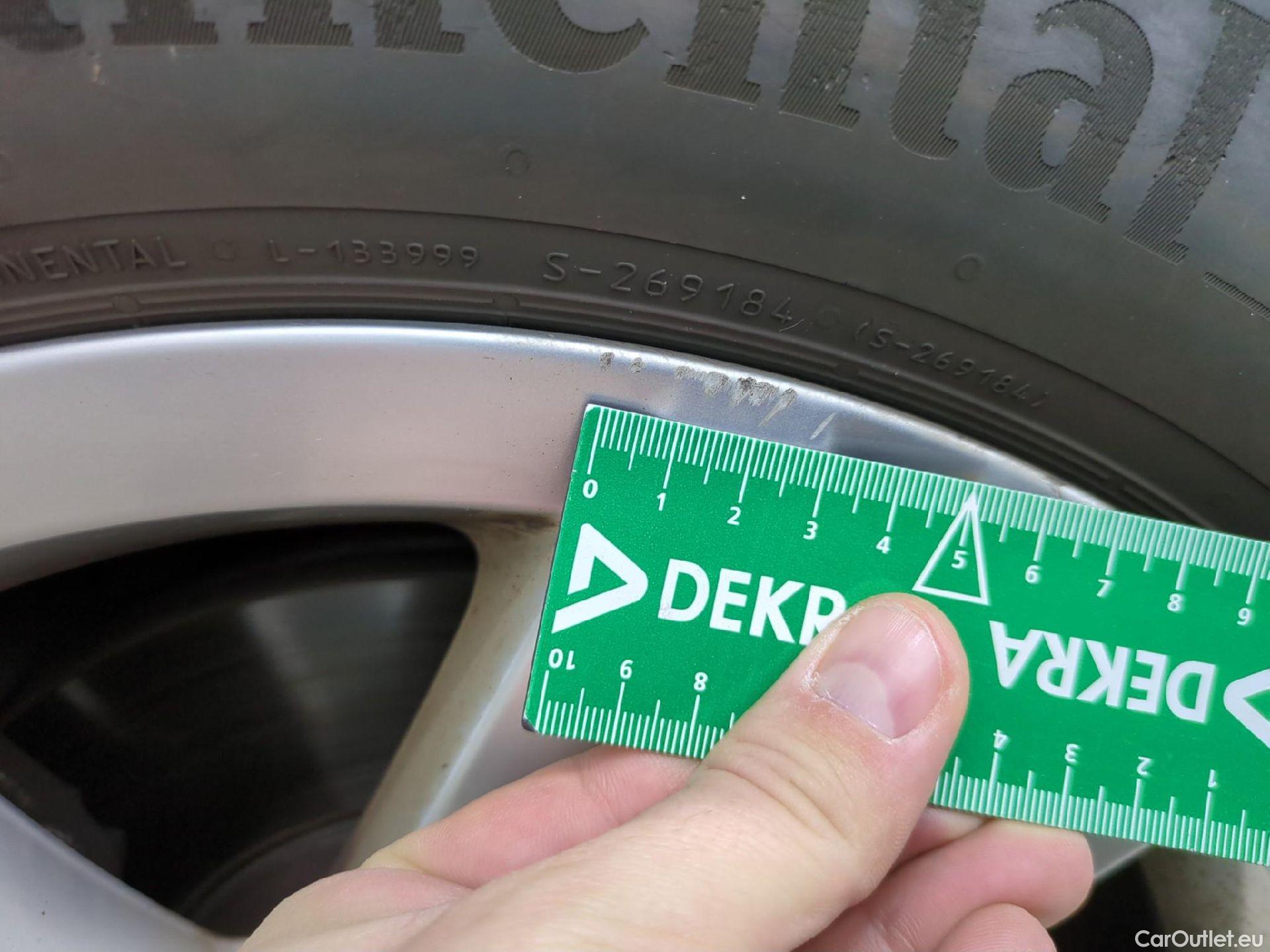  Volkswagen  Golf  VOLKSWAGEN / 2020 / 5P / Berline 2.0 TDI SCR 115 DSG7 Life Busi #13