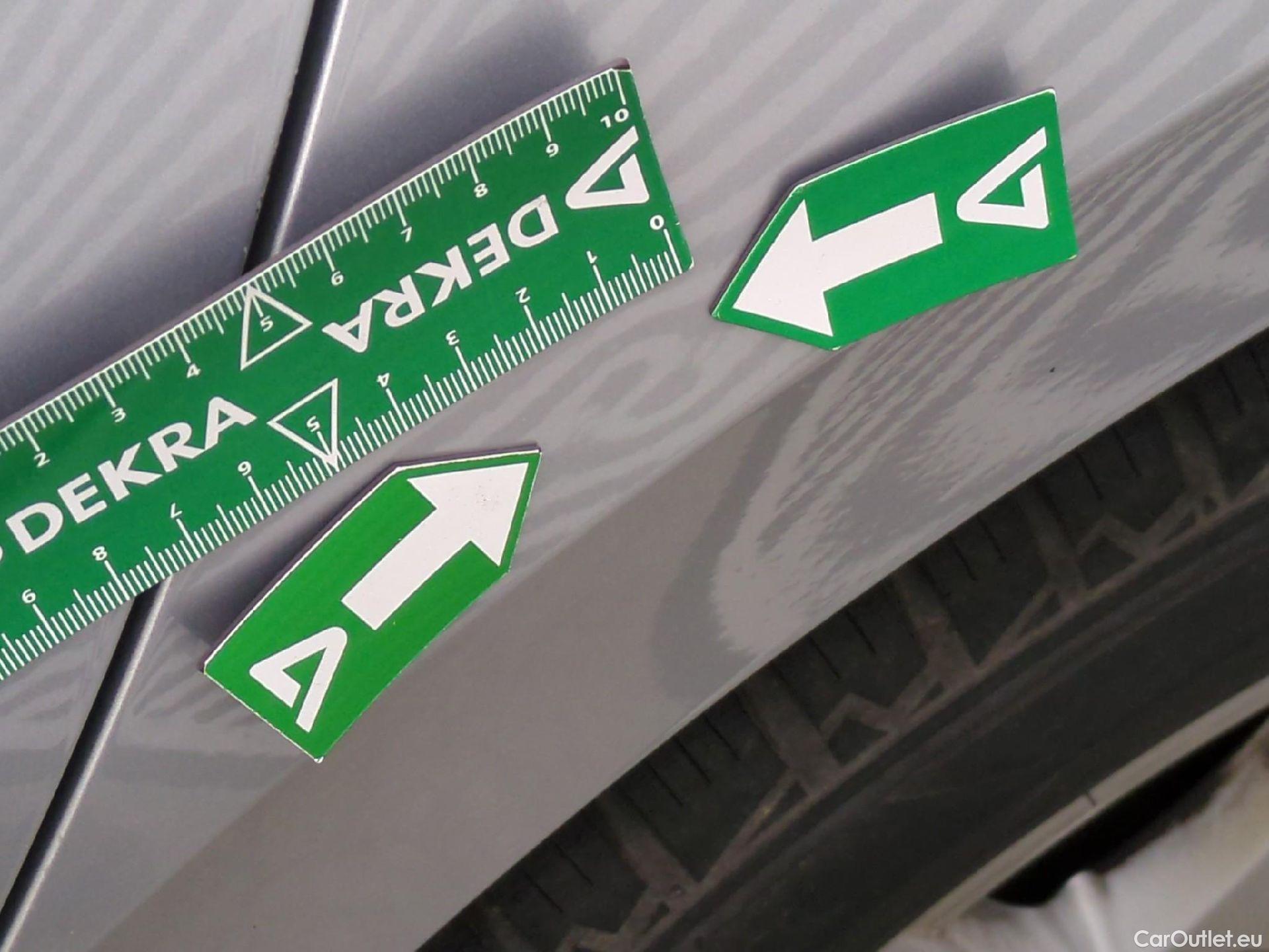  Volkswagen  Golf  VOLKSWAGEN / 2020 / 5P / Berline 2.0 TDI SCR 115 DSG7 Life Busi #25