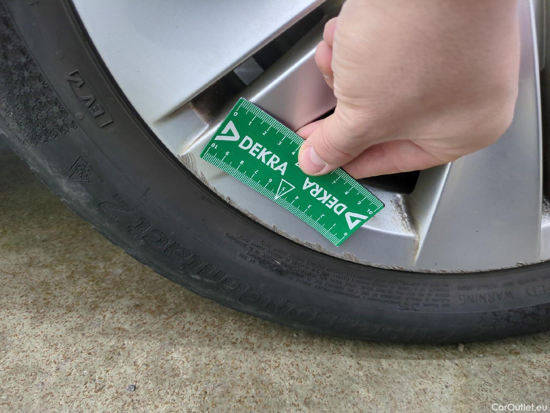  Volkswagen  Golf  VOLKSWAGEN / 2020 / 5P / Berline 2.0 TDI SCR 115 DSG7 Life Busi #7