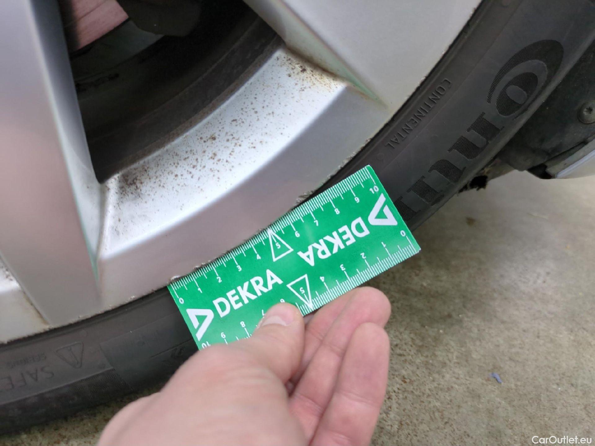  Volkswagen  Golf  VOLKSWAGEN / 2020 / 5P / Berline 2.0 TDI SCR 115 DSG7 Life Busi #11