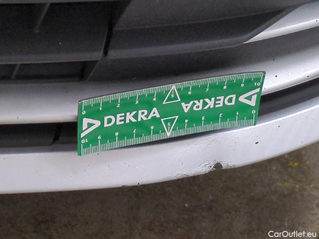  Volkswagen  Golf  VOLKSWAGEN / 2020 / 5P / Berline 2.0 TDI SCR 115 DSG7 Life Busi #18