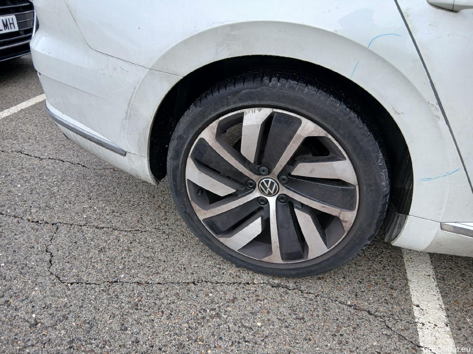  Volkswagen  Arteon VOLKSWAGEN  / 2020 / 5P / berlina con portón R-Line 2.0 TDI 147kW (200CV) DSG #46