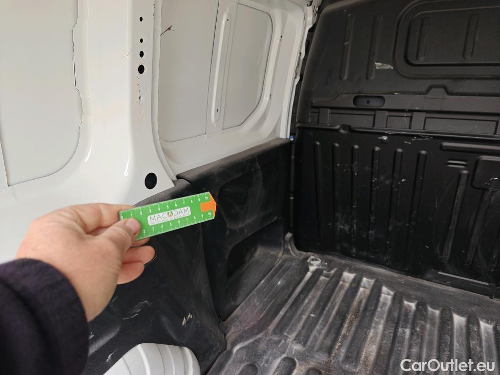  Peugeot  Partner PEUGEOT  / 2018 / 3P / furgón derivado de turismo Pro Standard 600kg BlueHDi 73kW (AC) #24