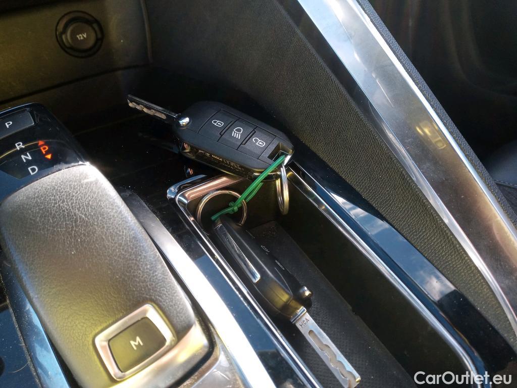  Peugeot  3008 PEUGEOT  / 2016 / 5P / todoterreno 1.5 BlueHDi 96kW S&S GT Line EAT8 #13