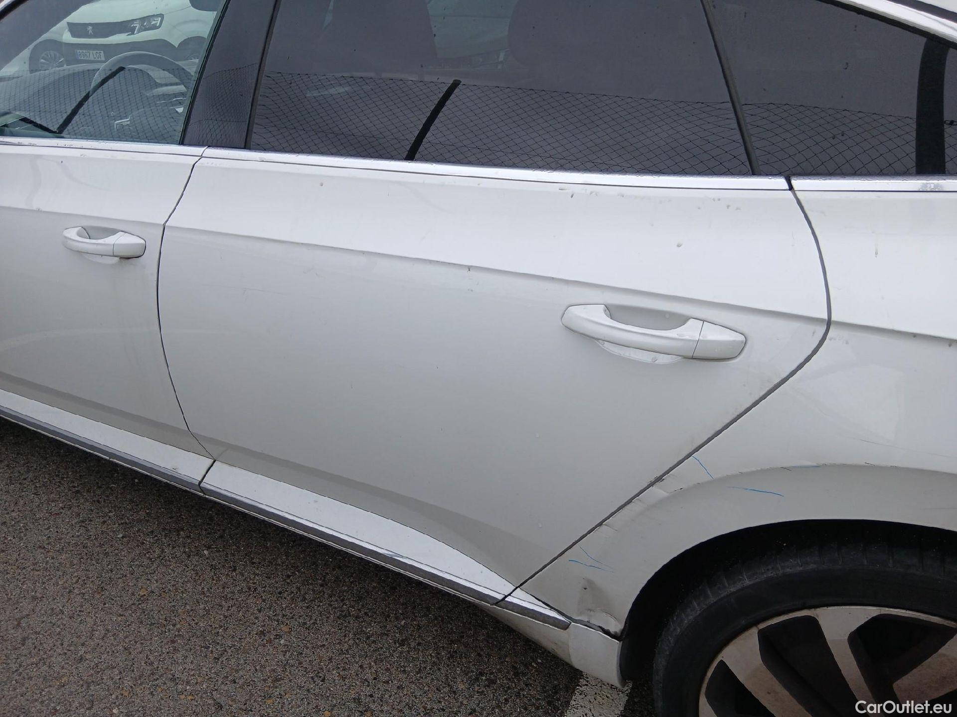  Volkswagen  Arteon VOLKSWAGEN  / 2020 / 5P / berlina con portón R-Line 2.0 TDI 147kW (200CV) DSG #14