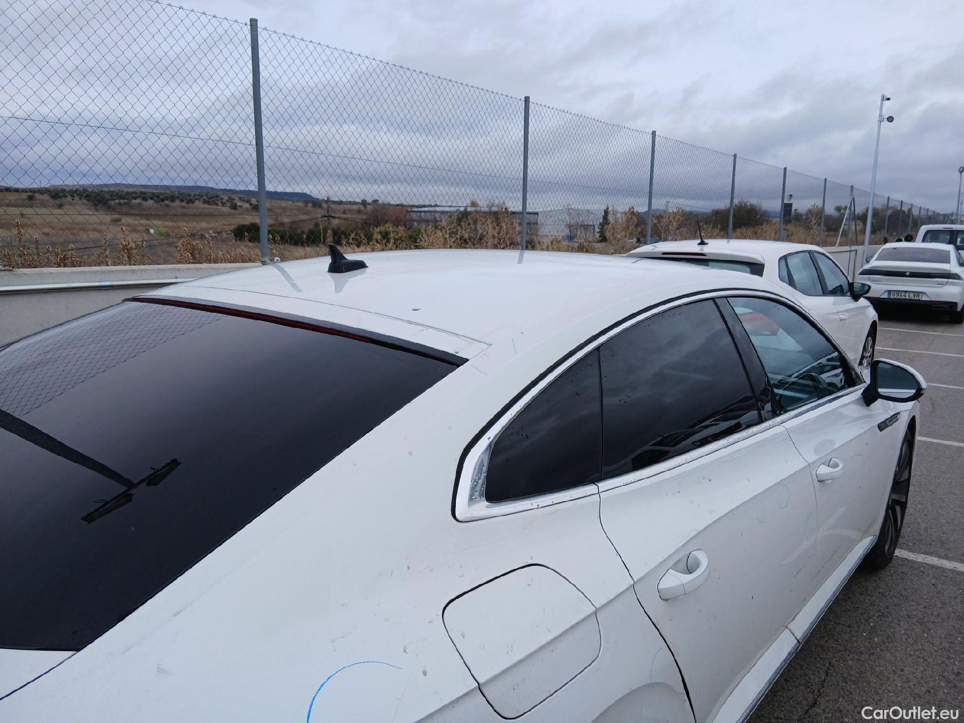  Volkswagen  Arteon VOLKSWAGEN  / 2020 / 5P / berlina con portón R-Line 2.0 TDI 147kW (200CV) DSG #61