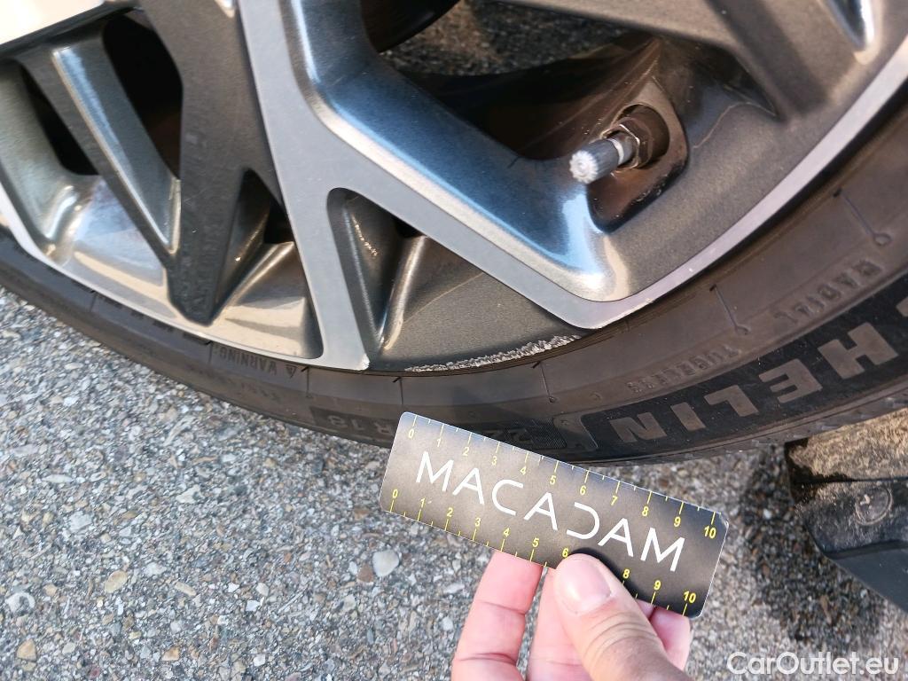  Hyundai  Konna HYUNDAI Kona / 2020 / 5P / todoterreno 1.6 GDI HEV Style Sky DCT #4