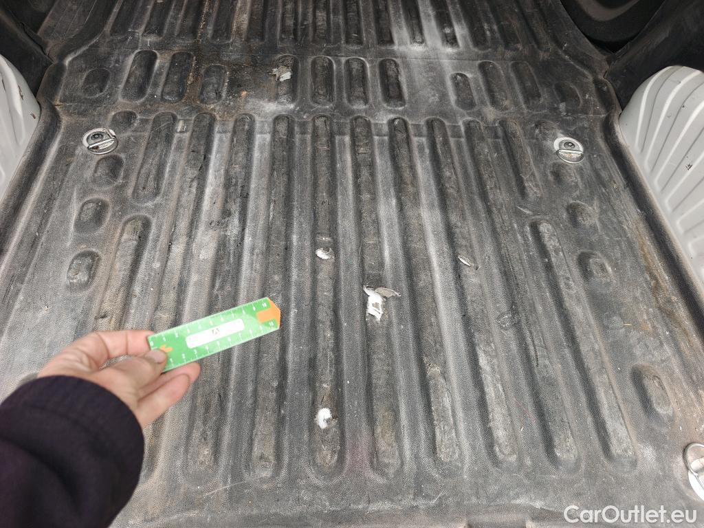  Peugeot  Partner PEUGEOT  / 2018 / 3P / furgón derivado de turismo Pro Standard 600kg BlueHDi 73kW (AC) #29