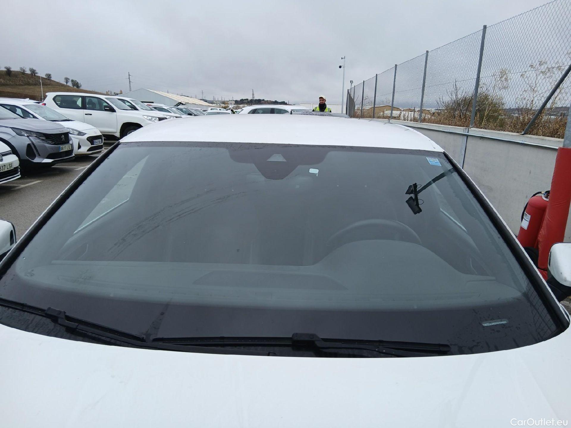  Volkswagen  Arteon VOLKSWAGEN  / 2020 / 5P / berlina con portón R-Line 2.0 TDI 147kW (200CV) DSG #1