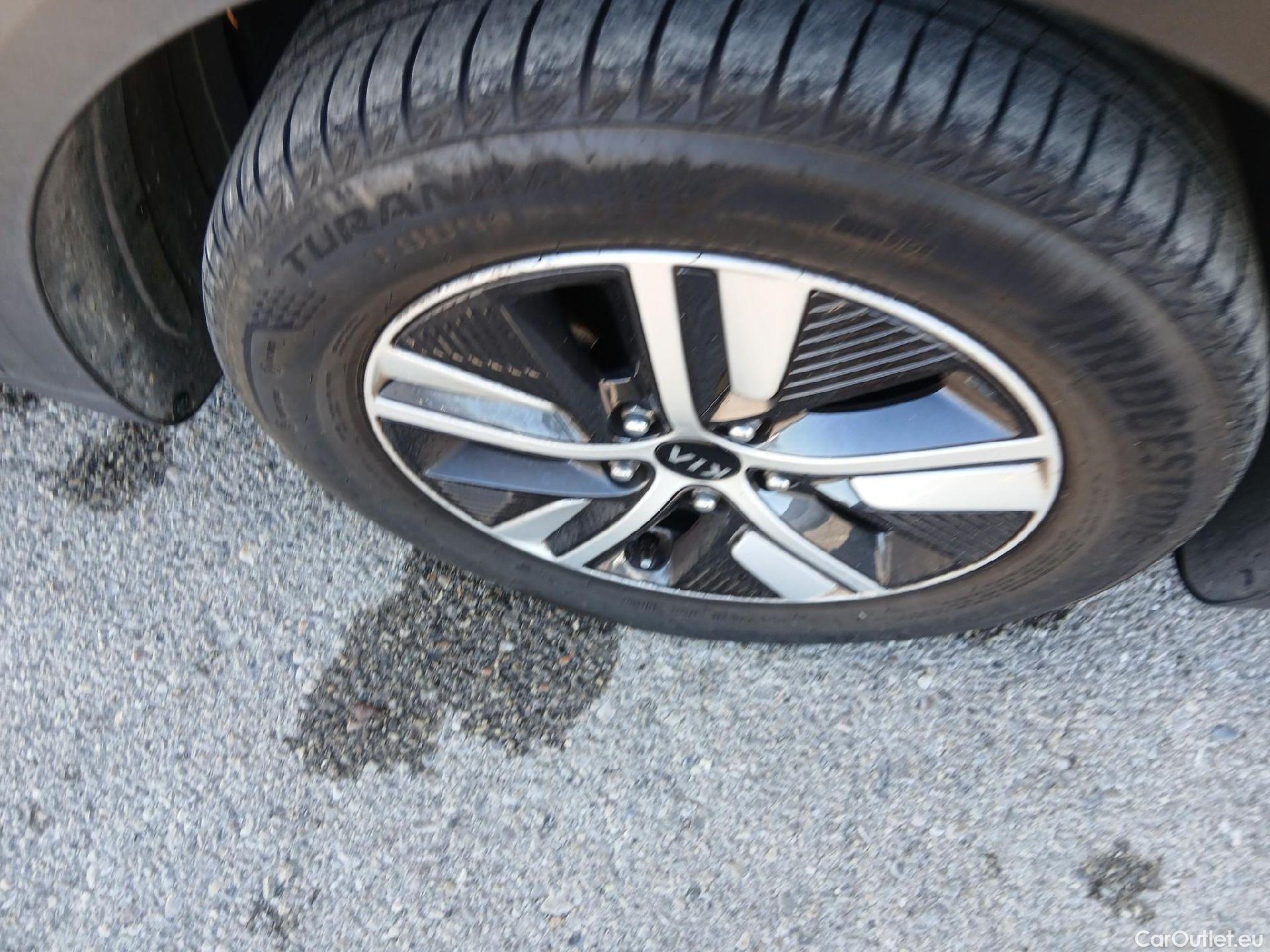  KIA  Niro KIA  / 2019 / 5P / crossover 1.6 GDi HEV 104kW (141CV) Drive #19