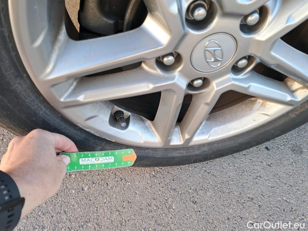  Hyundai  Konna HYUNDAI Kona / 2020 / 5P / todoterreno 1.0 TGDI 48V Maxx 4X2 #17