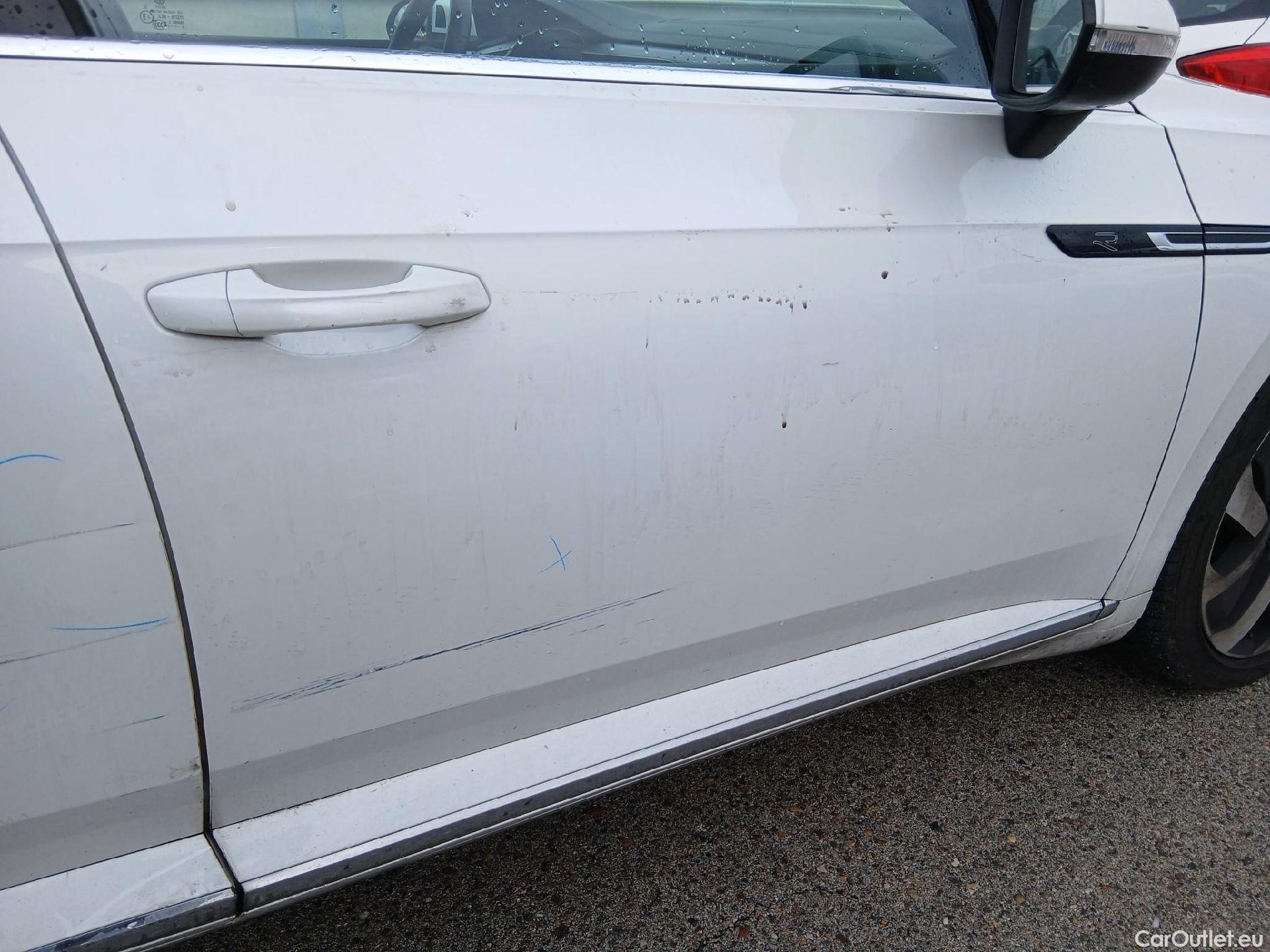  Volkswagen  Arteon VOLKSWAGEN  / 2020 / 5P / berlina con portón R-Line 2.0 TDI 147kW (200CV) DSG #42