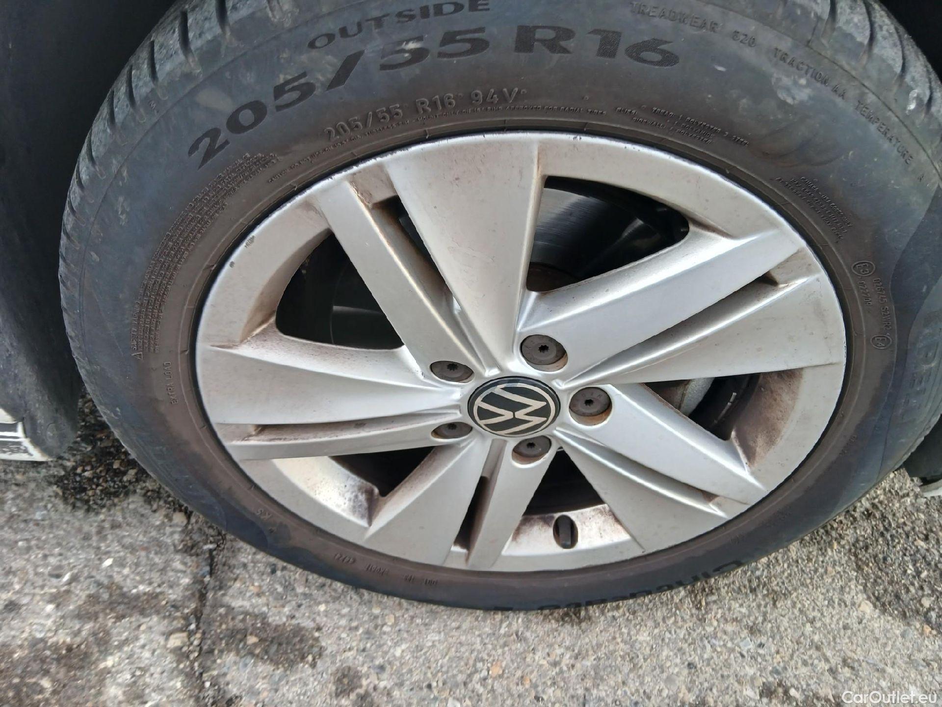  Volkswagen  Golf  VOLKSWAGEN / 2020 / 5P / berlina con portón Life 1.0 eTSI 81kW (110CV) DSG #26