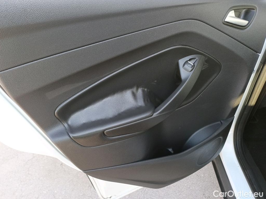  Ford  Kuga FORD  / 2016 / 5P / todoterreno 1.5 EcoBoost 88kW 4x2 Trend+ (CX) #7