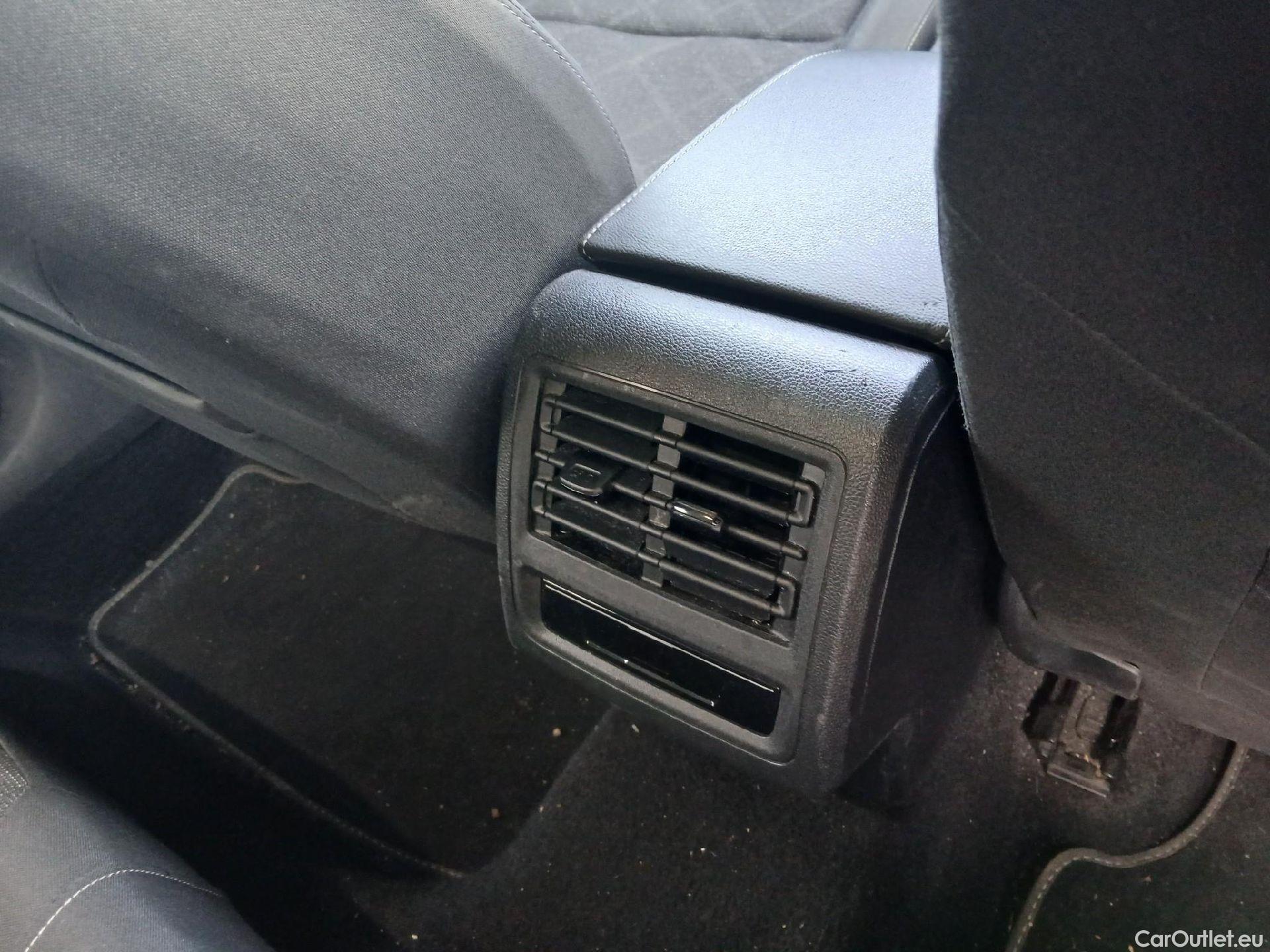  Volkswagen  Golf  VOLKSWAGEN / 2020 / 5P / berlina con portón Life 1.0 eTSI 81kW (110CV) DSG #28