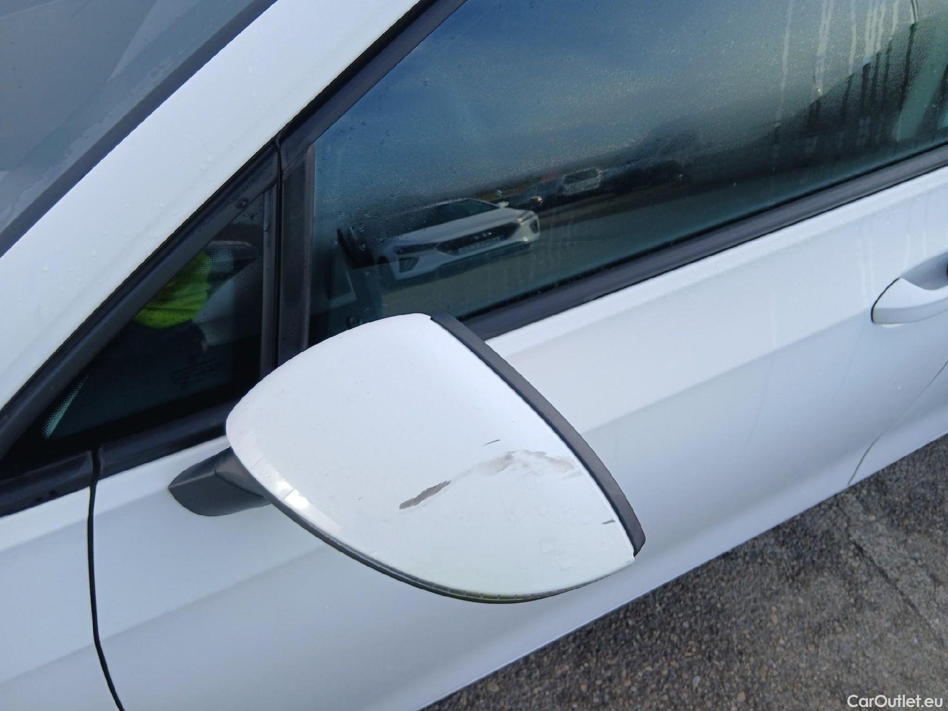  Volkswagen  Golf  VOLKSWAGEN / 2020 / 5P / berlina con portón Life 1.0 eTSI 81kW (110CV) DSG #13