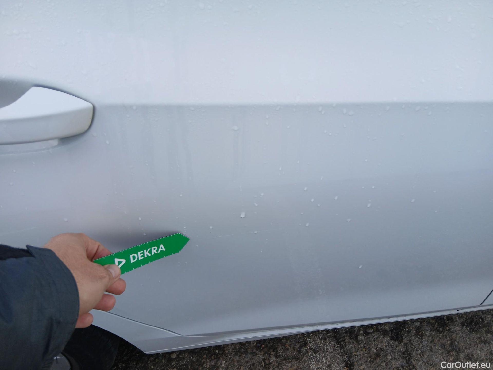  Volkswagen  Golf  VOLKSWAGEN / 2020 / 5P / berlina con portón Life 1.0 eTSI 81kW (110CV) DSG #24