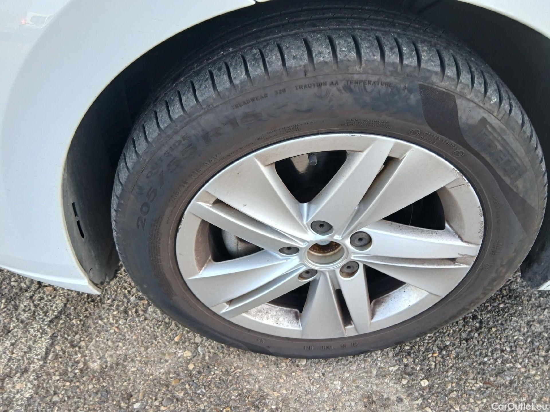  Volkswagen  Golf  VOLKSWAGEN / 2020 / 5P / berlina con portón Life 1.0 eTSI 81kW (110CV) DSG #8