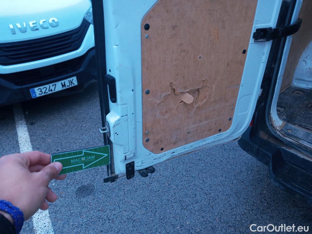  Volkswagen  Crafter VOLKSWAGEN  / 2017 / 4P / furgón 30 Furgón BM TN L3H2 2.0TDI 75kW (102CV) #13