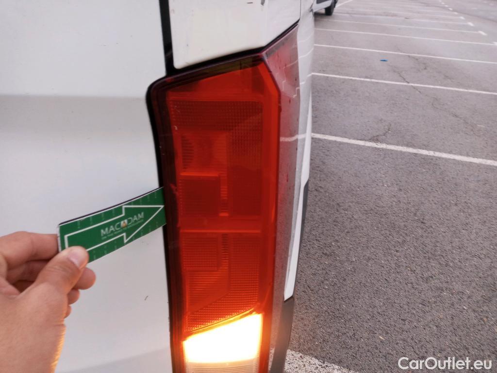  Volkswagen  Crafter VOLKSWAGEN  / 2017 / 4P / furgón 30 Furgón BM TN L3H2 2.0TDI 75kW (102CV) #8