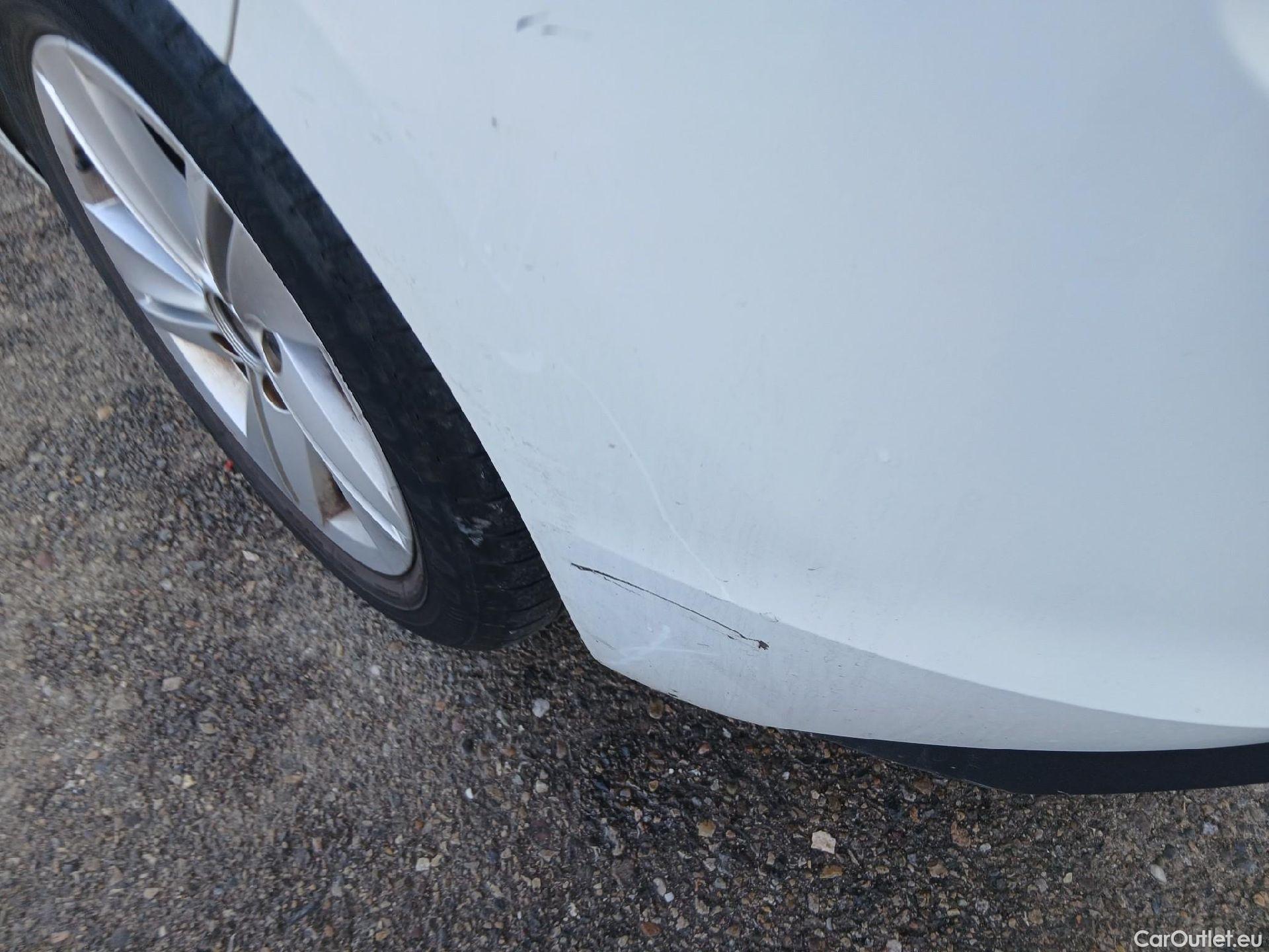  Volkswagen  Golf  VOLKSWAGEN / 2020 / 5P / berlina con portón Life 1.0 eTSI 81kW (110CV) DSG #17