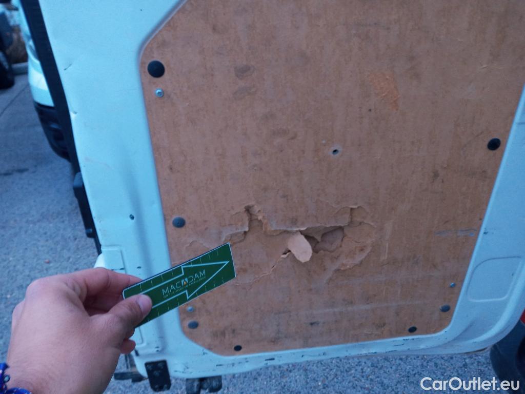  Volkswagen  Crafter VOLKSWAGEN  / 2017 / 4P / furgón 30 Furgón BM TN L3H2 2.0TDI 75kW (102CV) #17