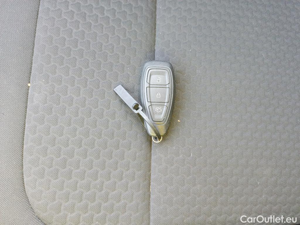  Ford  Kuga FORD  / 2016 / 5P / todoterreno 1.5 EcoBoost 88kW 4x2 Trend+ (CX) #2