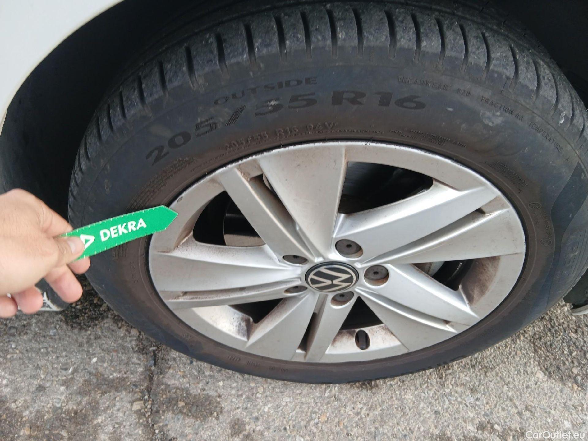  Volkswagen  Golf  VOLKSWAGEN / 2020 / 5P / berlina con portón Life 1.0 eTSI 81kW (110CV) DSG #25