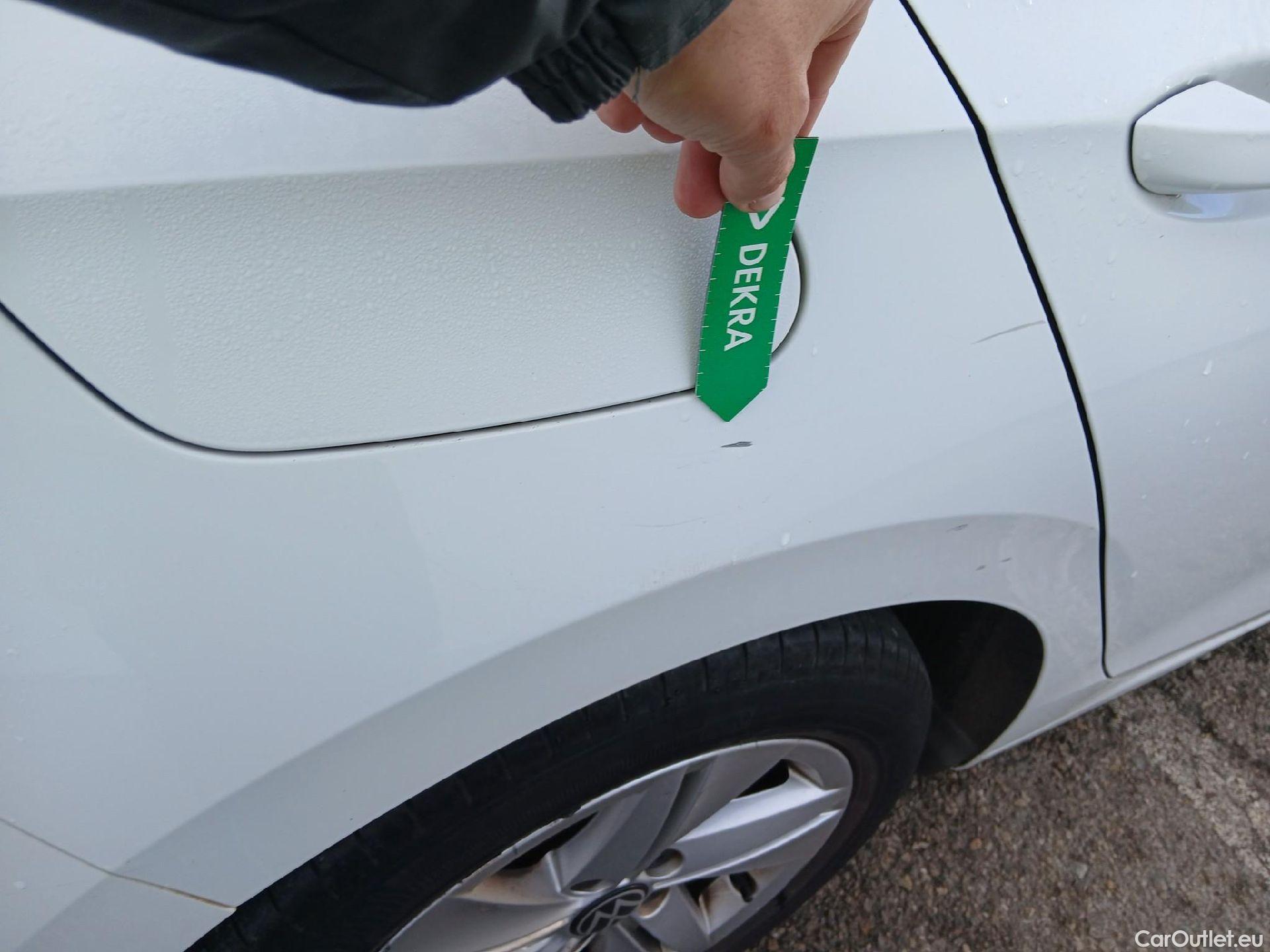  Volkswagen  Golf  VOLKSWAGEN / 2020 / 5P / berlina con portón Life 1.0 eTSI 81kW (110CV) DSG #22