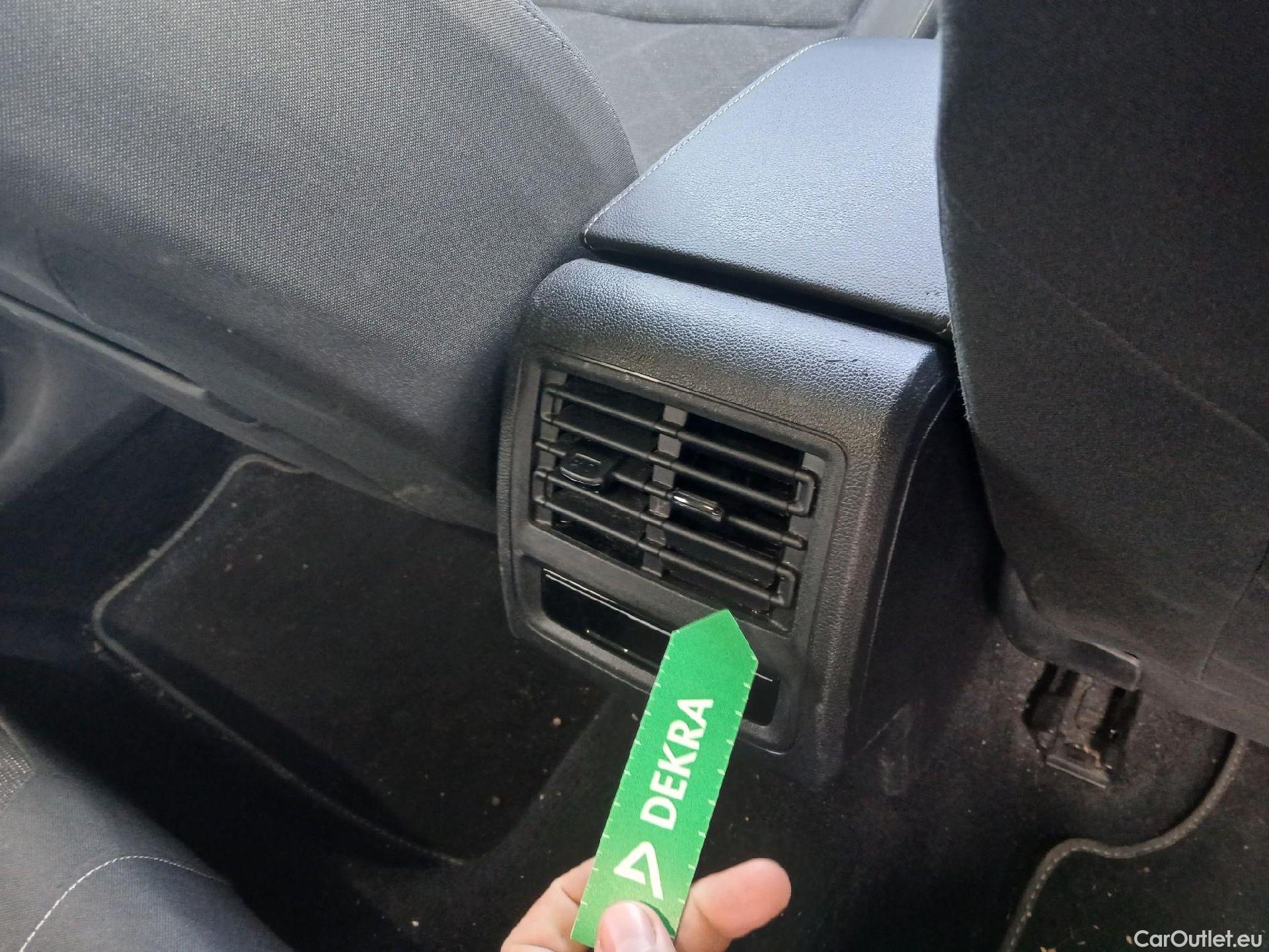  Volkswagen  Golf  VOLKSWAGEN / 2020 / 5P / berlina con portón Life 1.0 eTSI 81kW (110CV) DSG #27