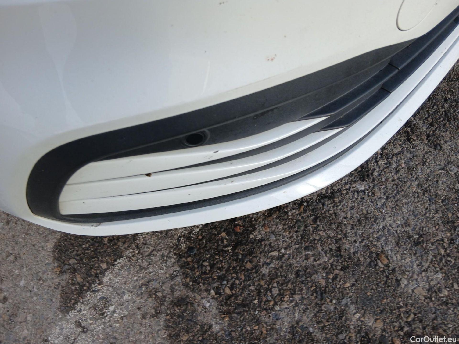  Volkswagen  Golf  VOLKSWAGEN / 2020 / 5P / berlina con portón Life 1.0 eTSI 81kW (110CV) DSG #3